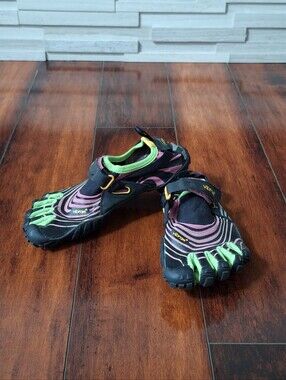 Vibram FiveFingers Minimalist Toe Shoes Women’s Size 6 Black Pink Athletic